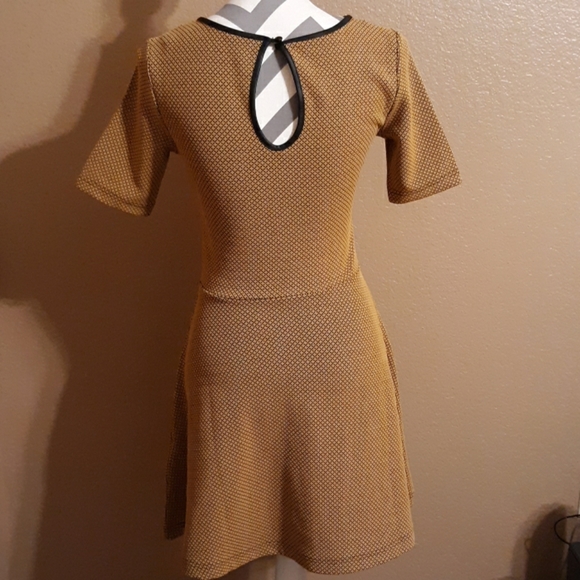 H&M (Dress - Picture 3 of 3